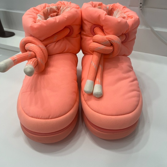 UGG CLASSIC MAXI SHORT SWEETHEART BOOTS - Picture 8 of 11